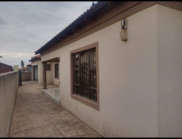 4 BEDROOM HOUSE FOR SALE IN WINDMILL PARK